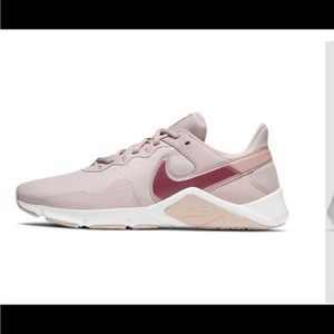Nike Legend Essential 2 Women's Cross-Training Shoes (7)